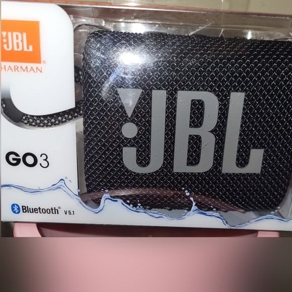 JBL HARMAN PORTABLE BLUETOOTH SPEAKER - Picture 2 of 8